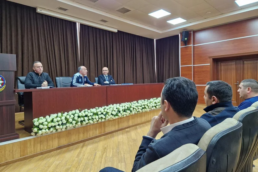 Federasiya məşqçilərlə və hakimlərlə ayrı-ayrılıqda iclas keçirib