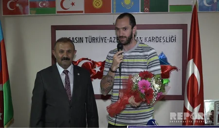 Dünya çempionu Ramil Quliyev İstanbulda Azərbaycan-Türkiyə Dərnəyini ziyarət edib