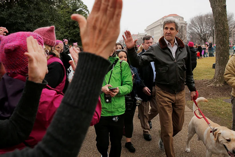 Kerri Trampa qarşı keçirilən “Qadınlar yürüşü”ndə iştirak edib