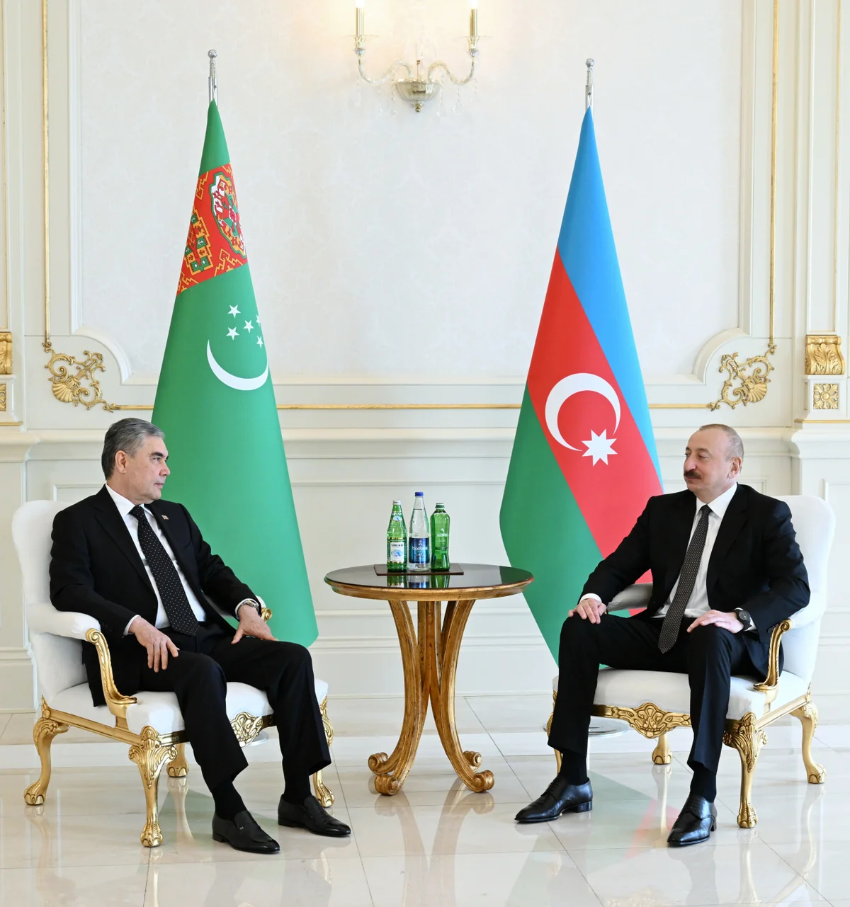 Ilham Aliyev meets with Gurbanguly Berdimuhamedov