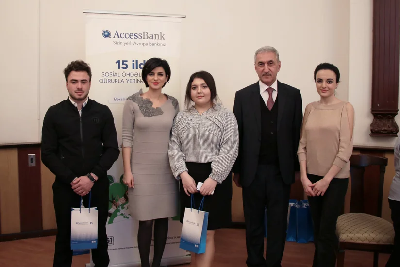 AccessBank UNEC tələbələrinin elmi-tədqiqat işlərinin çapına dəstək verib