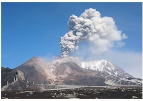 Вулкан Шивелуч на Камчатке второй раз за сутки выбросил пепел