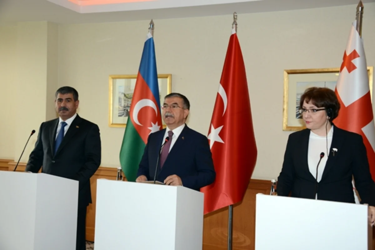 Azərbaycan, Gürcüstan və Türkiyə müdafiə nazirlərinin üçtərəfli görüşü keçirilib