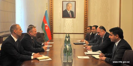 Belarusun yeni səfiri etimadnaməsinin surətini Elmar Məmmədyarova təqdim edib