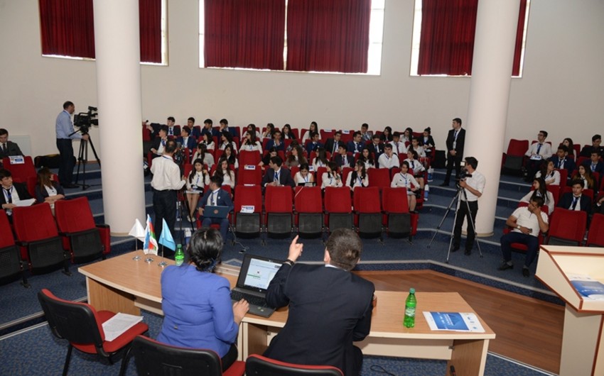 Naxçıvanda BMT Modeli Konfransı keçirilir - FOTO