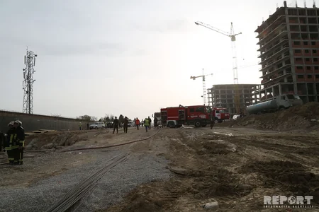 Bakıda yeni tikilən binada baş verən yanğın söndürülüb - FOTO - YENİLƏNİB