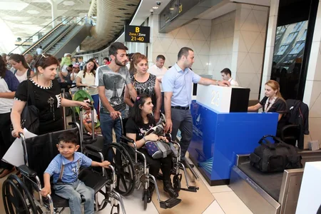 Nazirlik daha 25 nəfər sağlamlıq imkanları məhdud uşağı Türkiyəyə müalicəyə göndərib