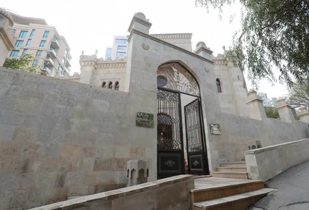 Azərbaycanın Birinci vitse-prezidenti Mehriban Əliyeva İmam Hüseyn məscidinin bərpadan sonra açılışında iştirak edib