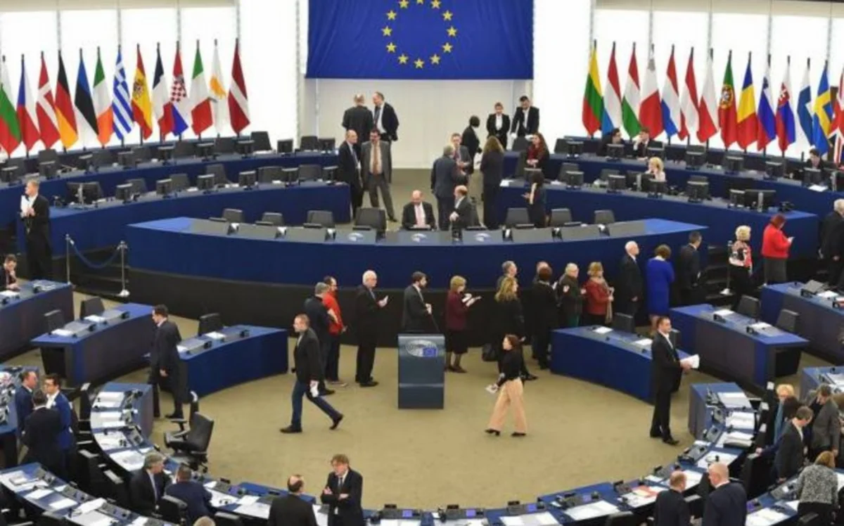 Европарламент принял резолюцию с призывом расширить санкции против СМИ РФ
