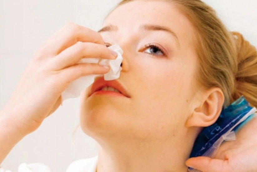 Названы серьезные болезни, на которые указывает кровь из носа