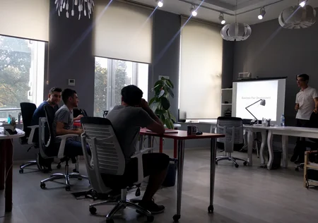 'Applab' center hosts intensive training on Business Plan Preparation