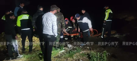 Şəkidə avtomobil çaya aşıb, xəsarət alanlar var