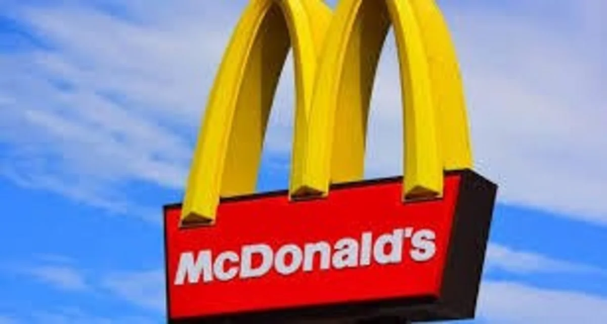 Во Франции в McDonald's выстроилась многокилометровая очередь - ВИДЕО