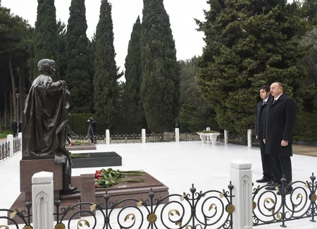 Prezident İlham Əliyev ümummilli lider Heydər Əliyevin məzarını ziyarət edib - FOTO