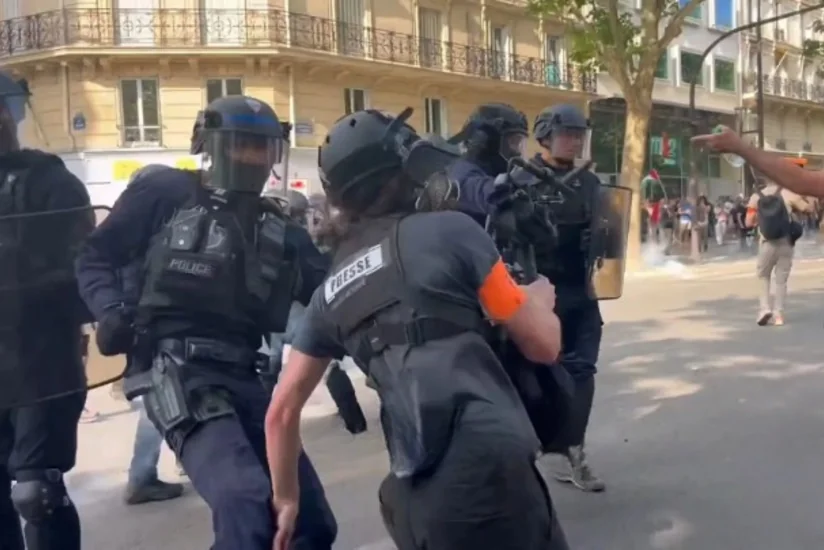 Fransada qanunun aliliyinin ölümü:  polis jurnalistlərə güc tətbiq etdi