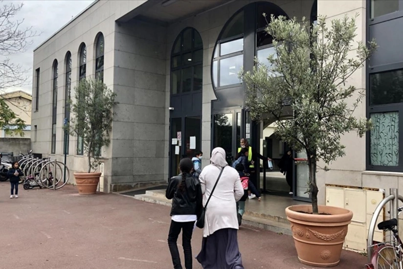 Fransada eyni gündə iki məscidə hücum olub