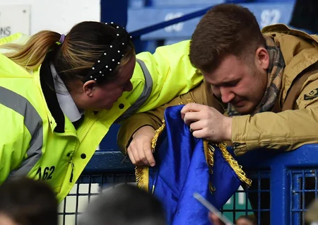 Everton və Mançester Siti meydana Ukrayna formaları ilə çıxıb