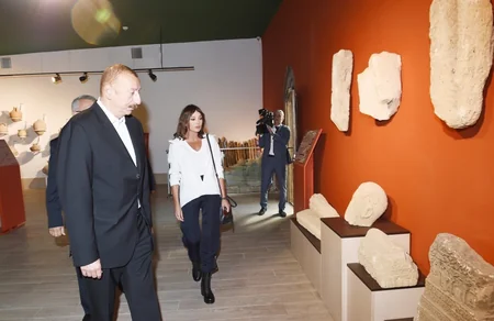 Prezident İlham Əliyev və Mehriban Əliyeva Şamaxıda Dəmirçi Arxeologiya Muzeyinin açılışında iştirak ediblər - FOTO