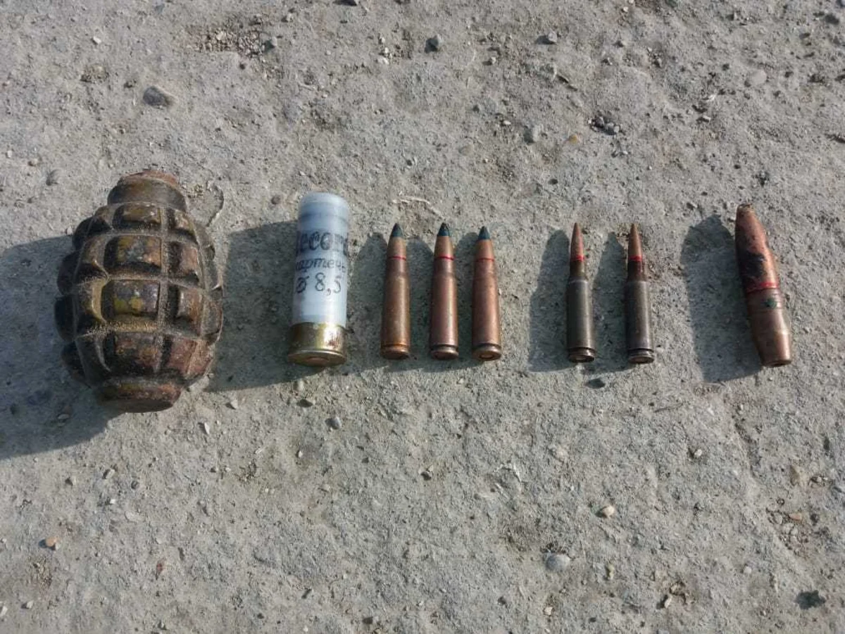 В Хызы обнаружена ручная граната и гильзы