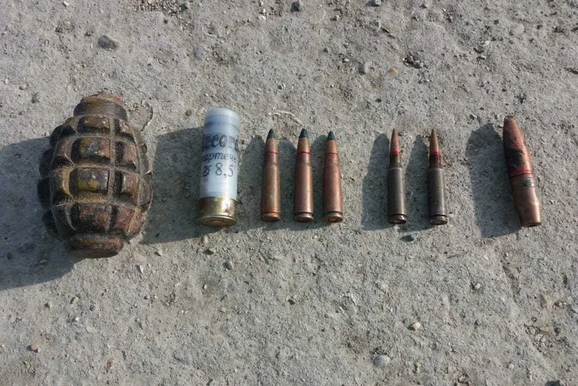 Xızıda əl qumbarası və patronlar aşkarlandı