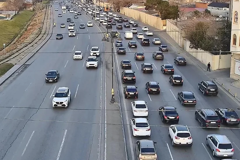 Paytaxtın bəzi küçələrində sıxlıq müşahidə olunur - SİYAHI