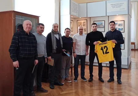 Millimizin baş məşqçisi və futbolçusu Xocalı sərgisində - FOTOLAR