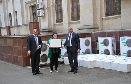 AMEA-nın bəzi işçilərinə ərzaq yardımı paylanıldı