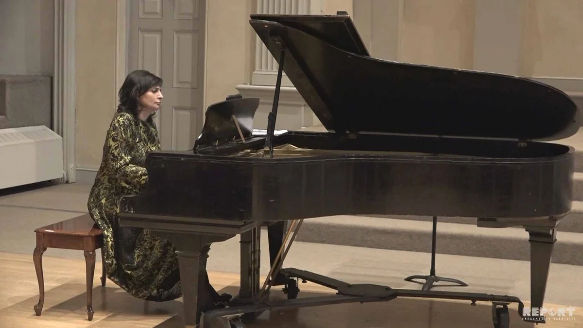 Azerbaijani pianist plays live concert in New York
