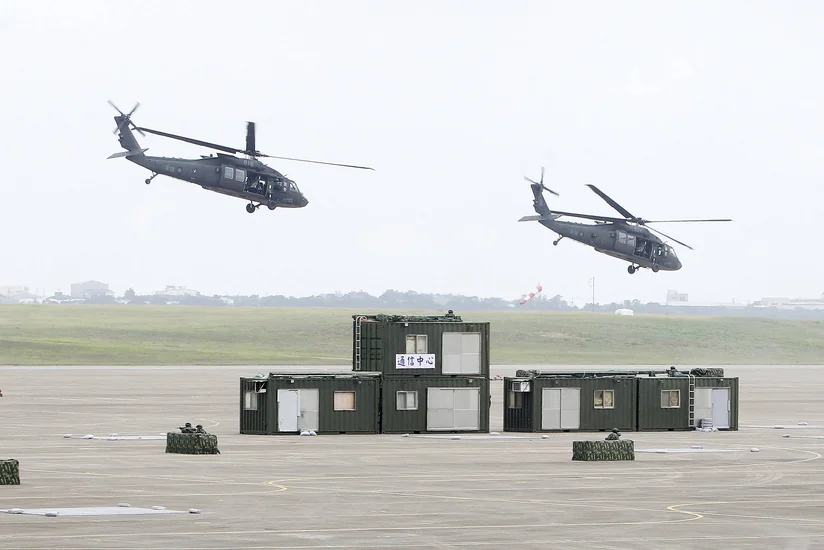 Tayvanda içərisində Baş Qərargah rəisinin olduğu helikopter qəzaya uğrayıb