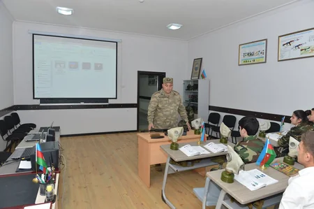 Təhsil Nazirliyi orta məktəbə mediatur təşkil edib - FOTO