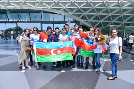 Kimya Olimpiadasında qızıl, gümüş və bürünc medal qazanan məktəblilər Vətənə dönüblər