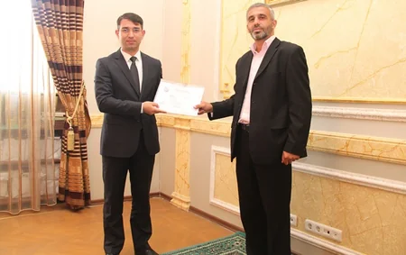 Qeydiyyatdan keçən 11 dini icmaya şəhadətnamələr təqdim edilib