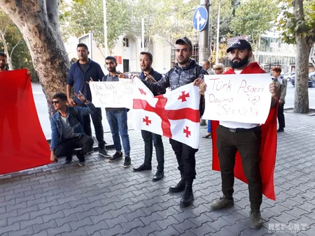 Азербайджанская молодежь провела в Тбилиси акцию в поддержку Турции - ФОТО