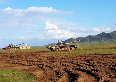 Закир Гасанов наблюдал за учебными тренировками с боевой стрельбой на общевойсковом полигоне - ВИДЕО