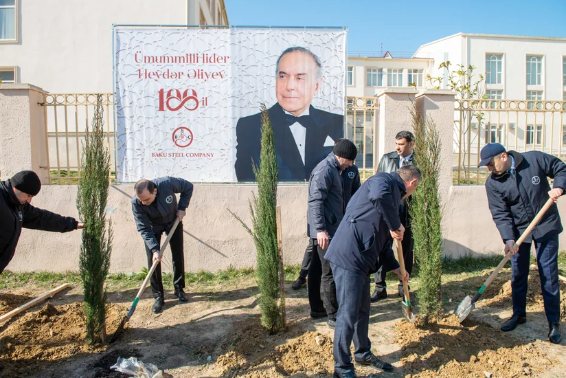 При поддержке ЗАО Baku Steel Company был проведен ряд акций по посадке деревьев, приуроченный к 100-летию со дня рождения Гейдара Алиева