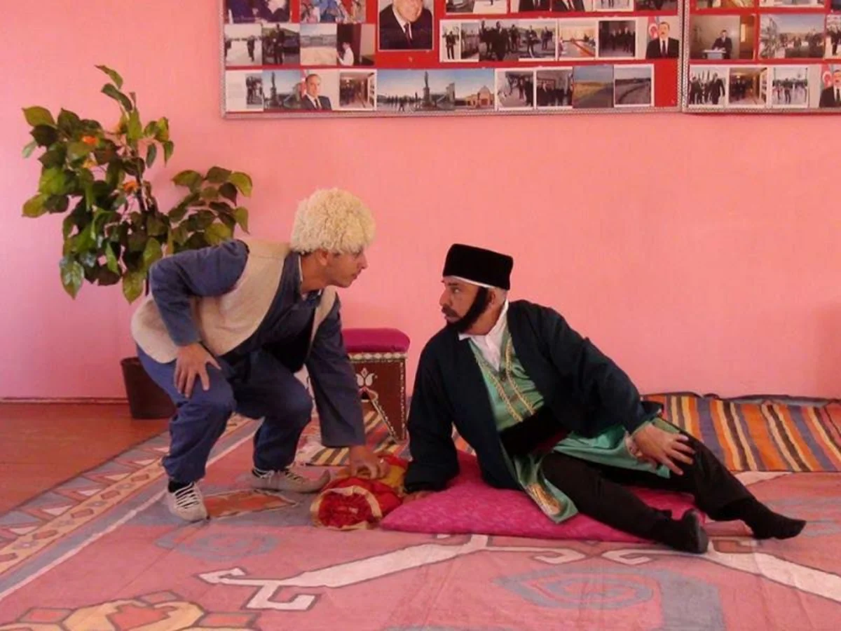 Füzuli Dövlət Dram Teatrı Hacı Qəmbər” komediyasını nümayiş etdirib