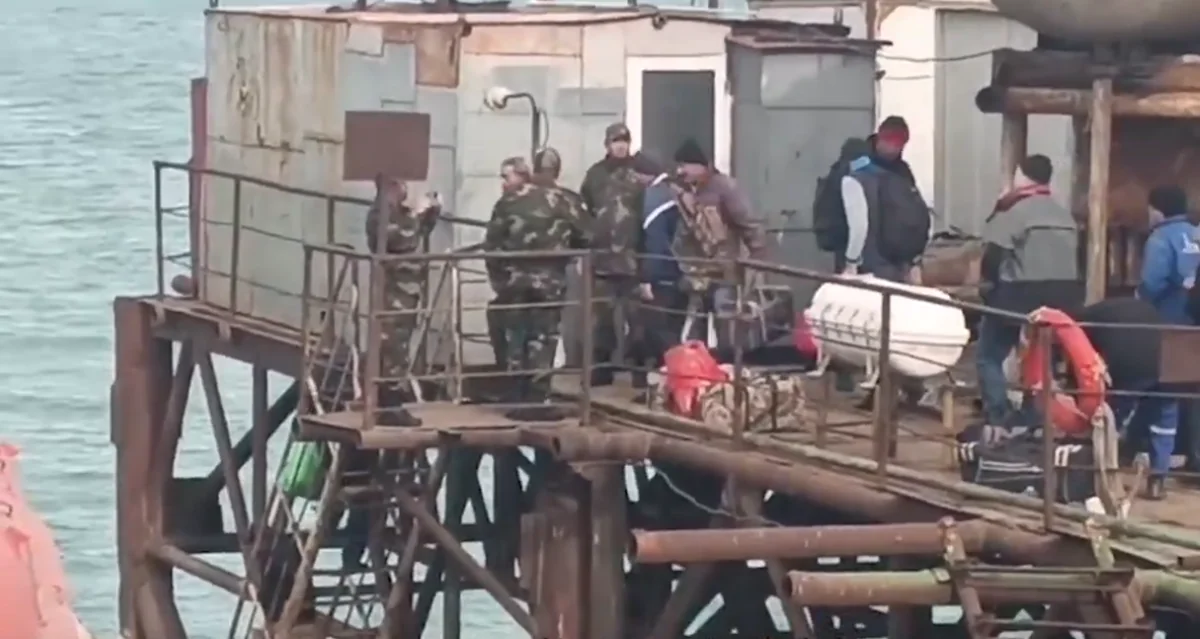 Xəzər dənizində yerləşən stasionar dəniz özüllərindəki işçilər təxliyə edilib