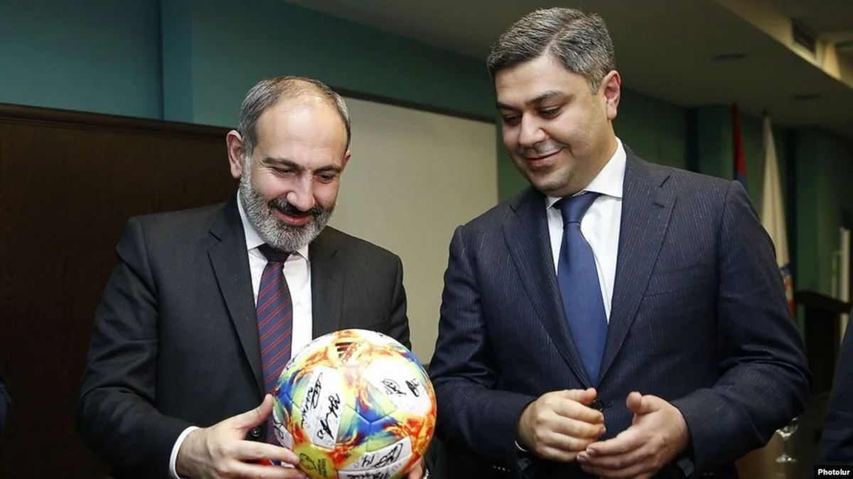 Ermənistanda istefalar - artıq yaxın ətrafı da Paşinyana inanmır - ŞƏRH