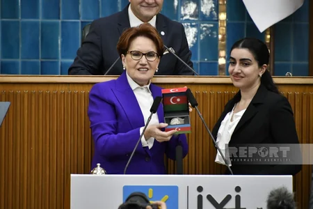Qarabağ torpağı Türkiyə parlamentində partiya sədrinə təqdim olunub