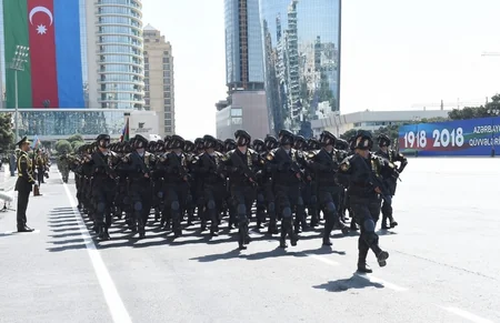 Azadlıq meydanında hərbi parad keçirilib - YENİLƏNİB-2