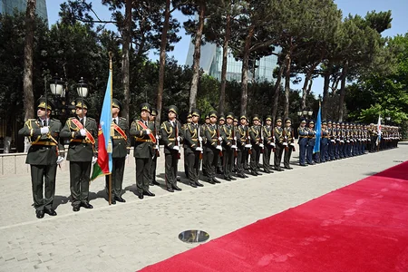 Zakir Həsənov Serbiyalı həmkarını Azərbaycanda keçiriləcək beynəlxalq müdafiə sərgisinə dəvət edib