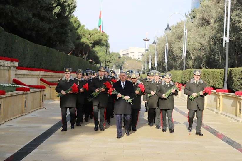 Dövlət Xidmətinin rəhbərliyi Şəhidlər xiyabanını ziyarət edib