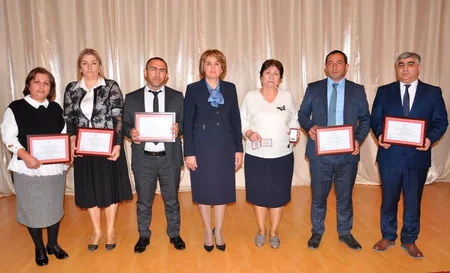 Təhsil nazirinin müavini məktəb direktorları ilə görüşüb