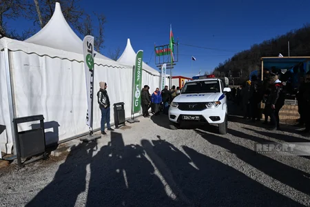 По дороге Ханкенди-Лачын беспрепятственно проехали еще три автомобиля снабжения миротворцев