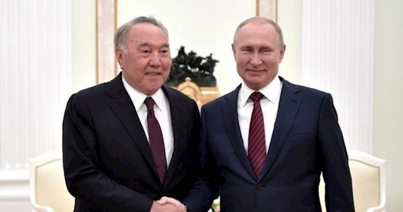 Путин в Кремле встретился с Назарбаевым