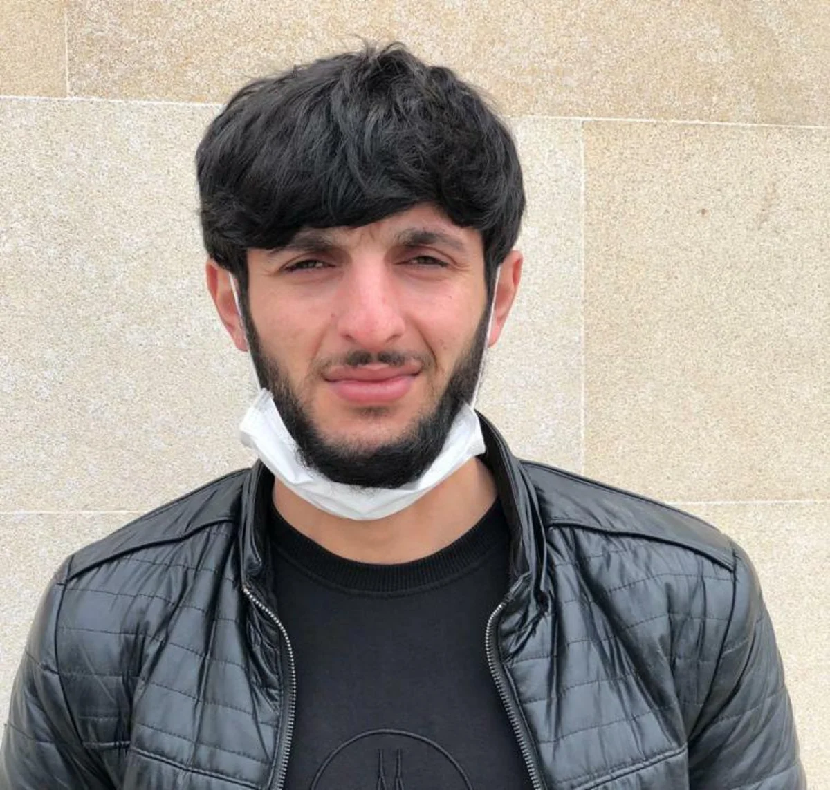 Polisə sənədini vermək istəməyən şəxs həbs edildi
