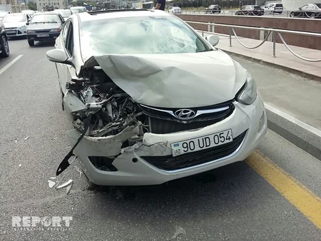 Bakıda yol-nəqliyyat hadisəsi baş verib - FOTO