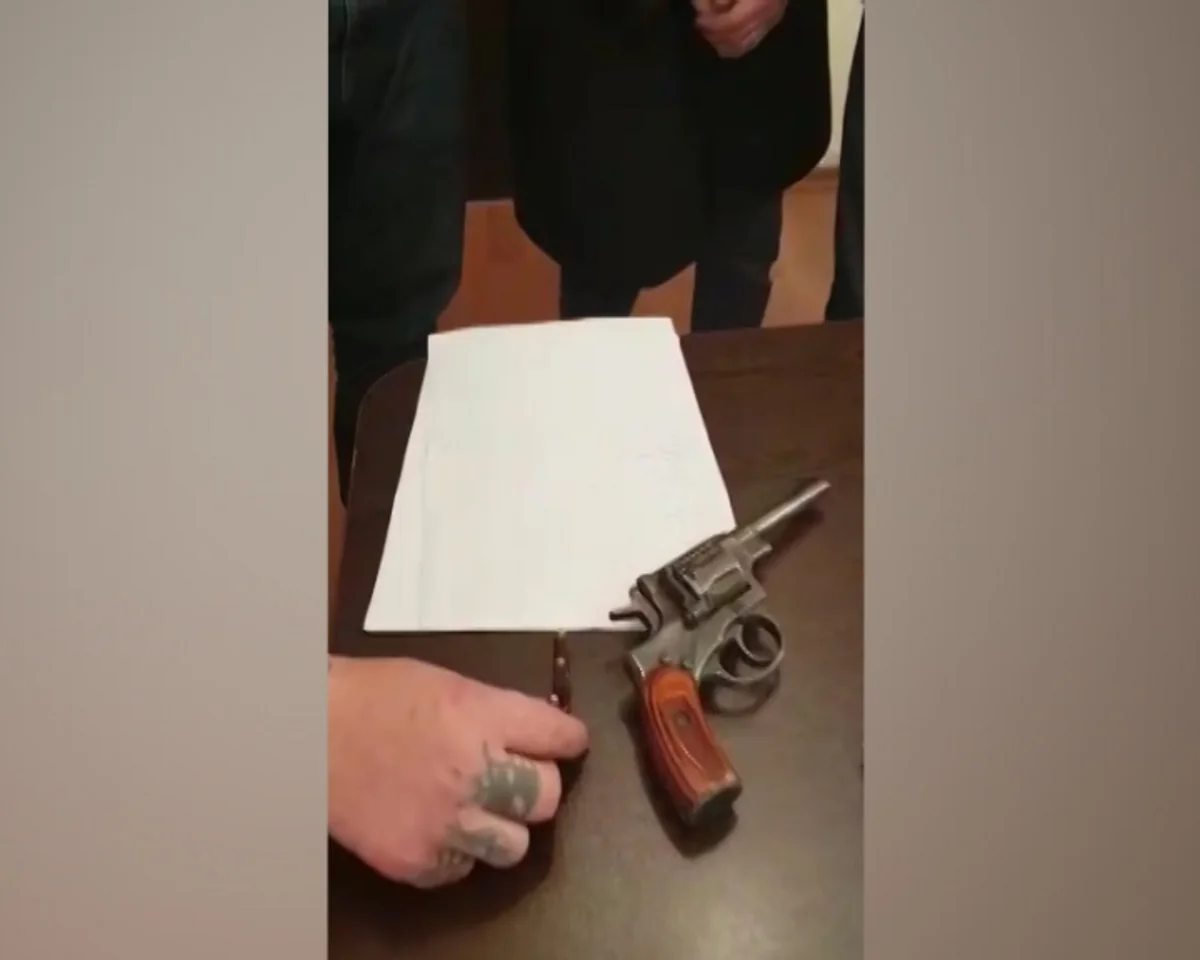 Bakıda “Revolver” markalı tapança satmaq istəyən şəxs saxlanılıb