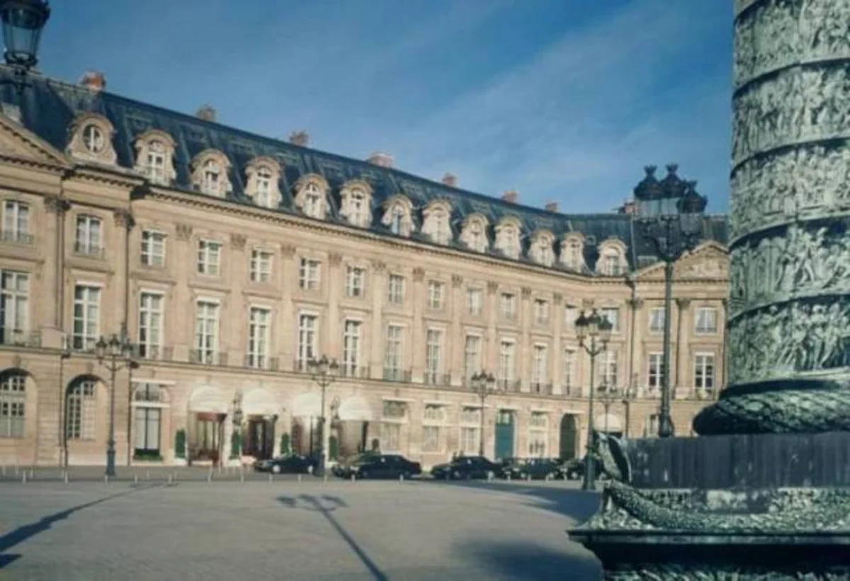 Parisin mərkəzindəki Ritz hotelində yanğın olub