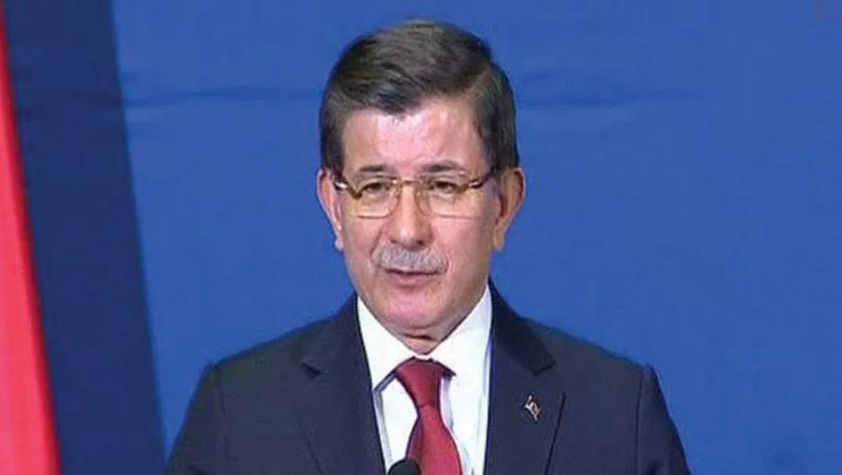 Davutoğlu: Dünya İŞİD-ə qarşı göstərdiyi həmrəyliyi, PKK əleyhinə nümayiş etdirmir